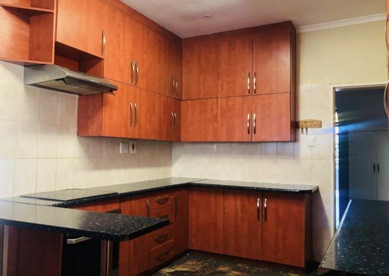 5 Bedroom Property for Sale in Grassy Park Western Cape